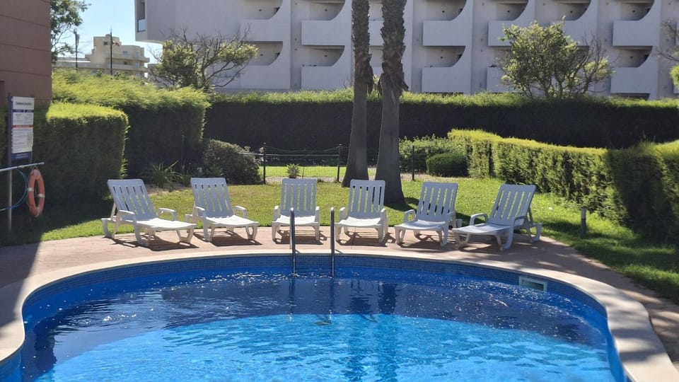 Beach & Sea Apt, Fast WIFI, Airco, Private Parking and Pool Apartment in Portimao