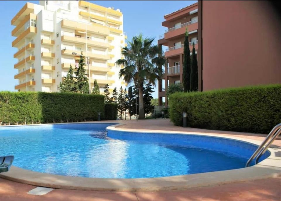Beach & Sea Apt, Fast WIFI, Airco, Private Parking and Pool Apartment in Portimao