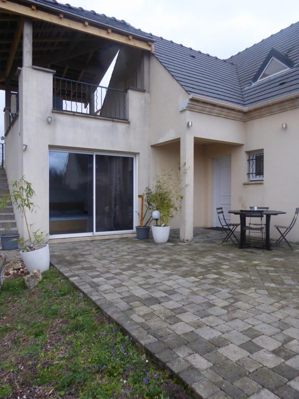 Property building, Patio, Garden, Garden, Balcony/Terrace, Dining area, Garden view