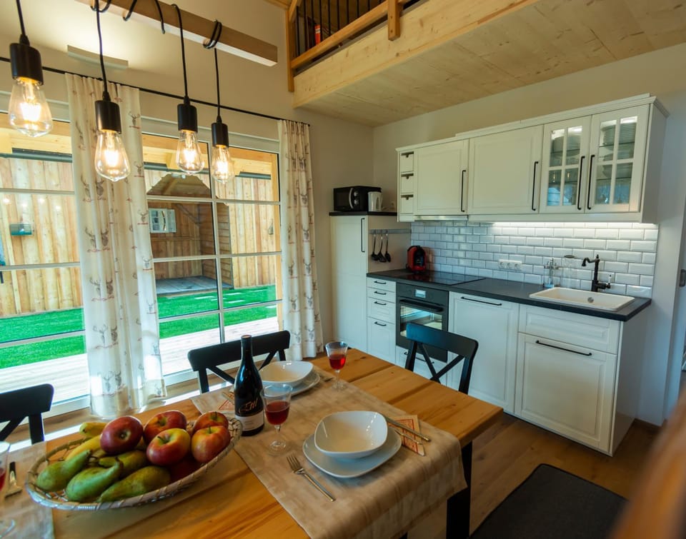 Kitchen or kitchenette, Dining area, Communal kitchen