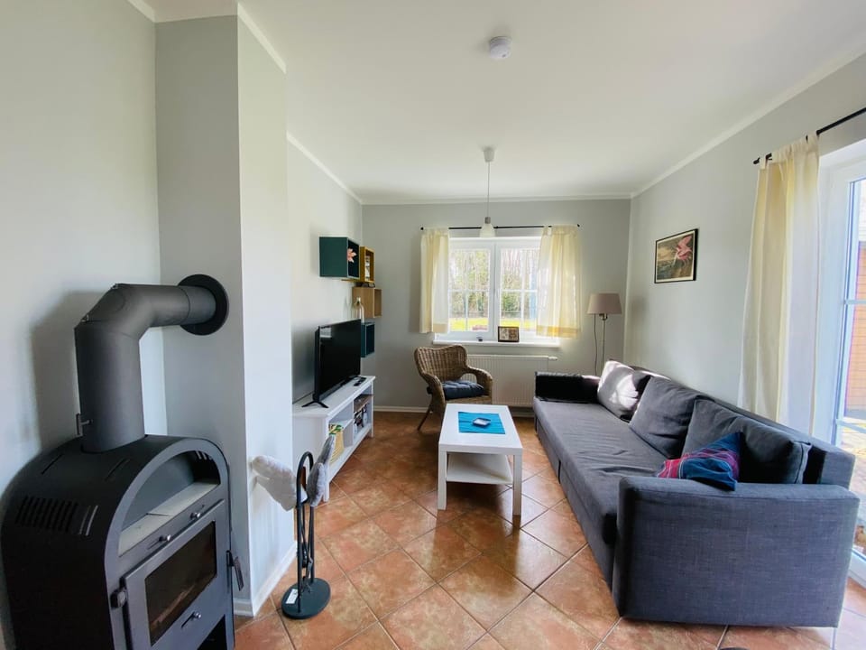 TV and multimedia, Living room, Seating area, Evening entertainment