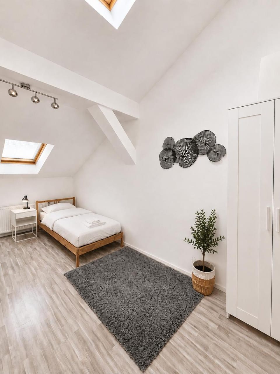 Bed, Photo of the whole room, Bedroom