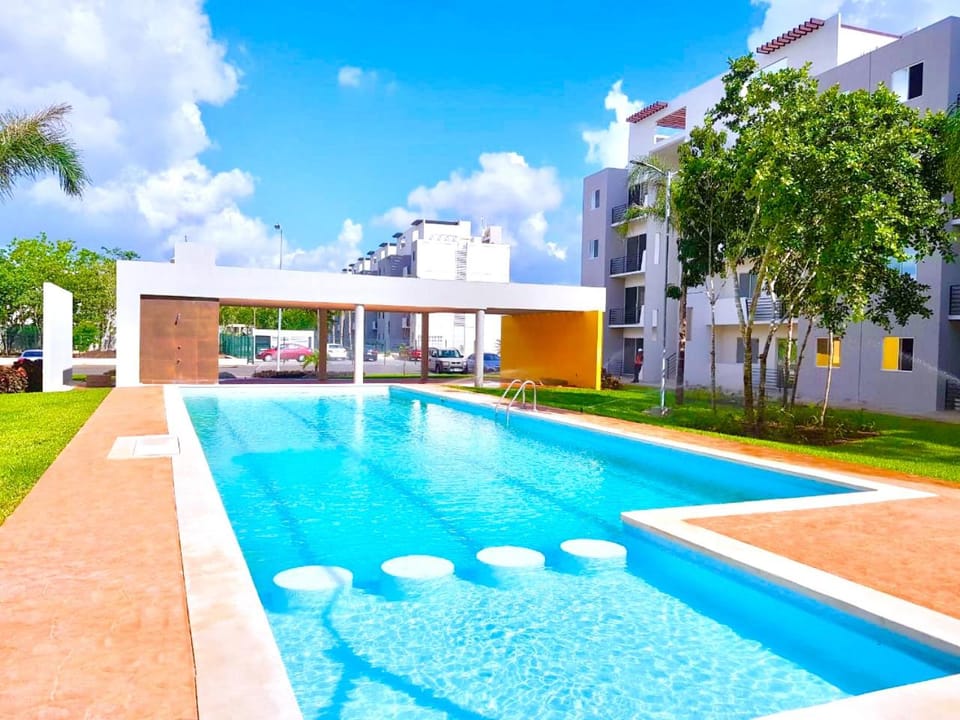 Swimming pool, Swimming pool
