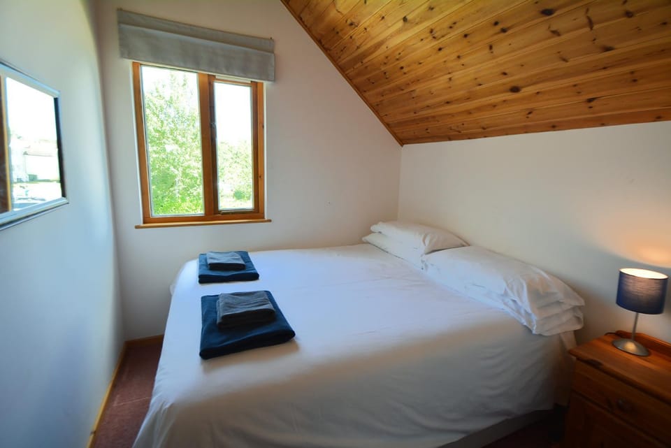 Bed, Photo of the whole room, Bedroom, On site