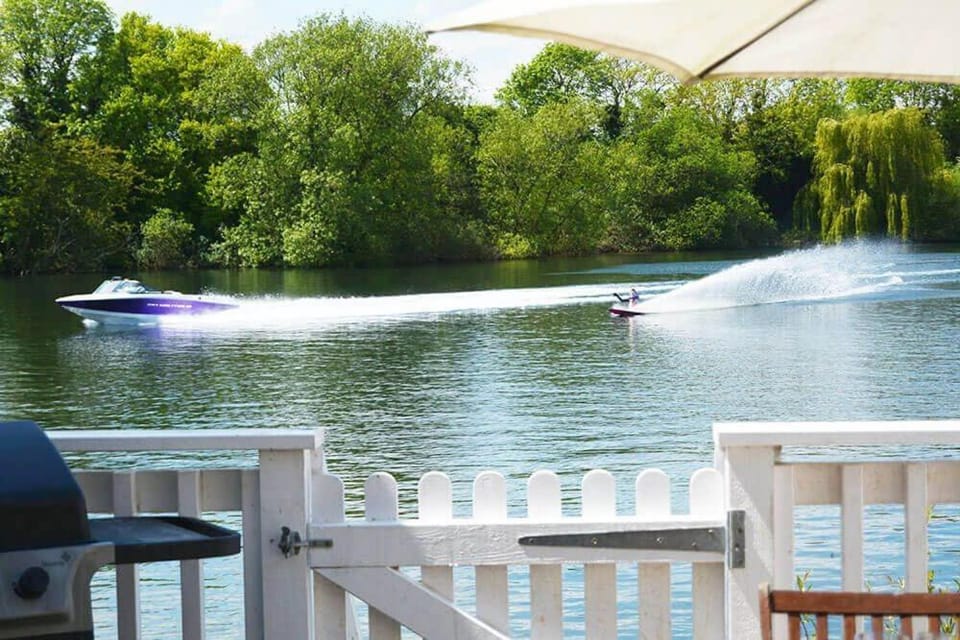 Property building, Natural landscape, Skiing, On site, Lake view, Sports