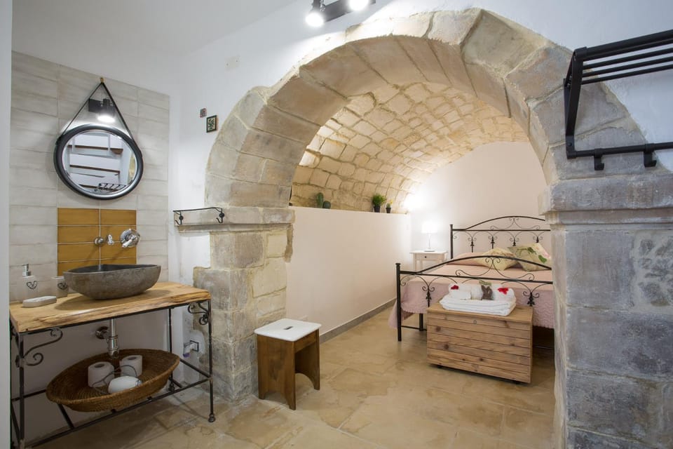 Bed, Bathroom