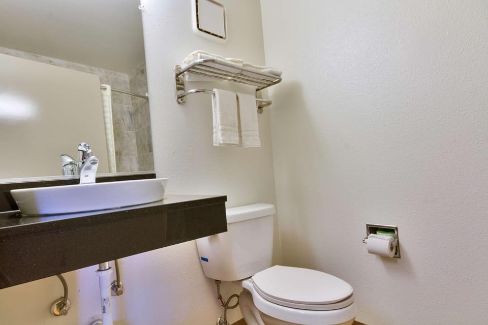 Toilet, Photo of the whole room, On site