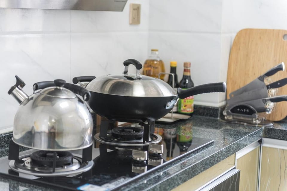 Locals Guesthouse (Haikou Baishamen park Branch) Hotel in Hainan