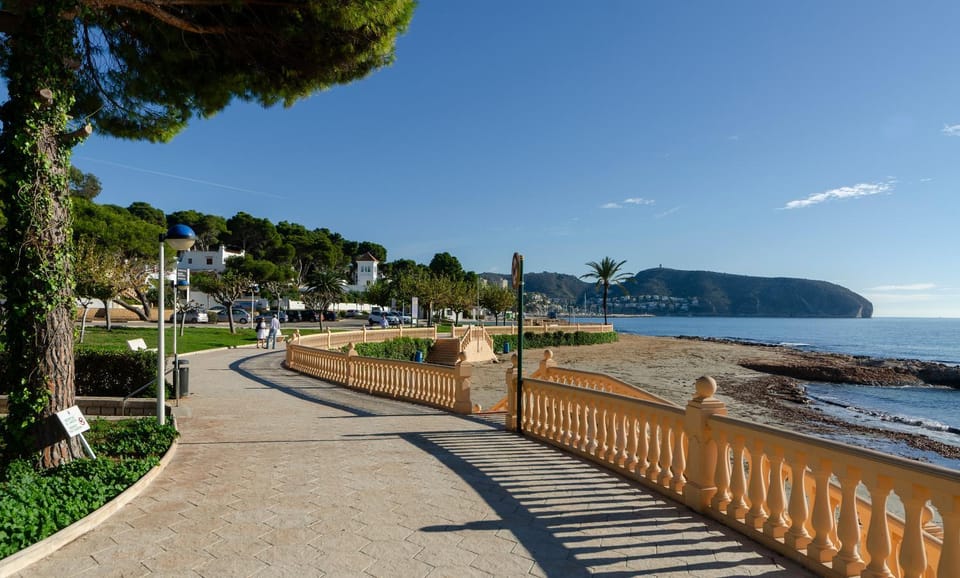 Neighbourhood, Beach