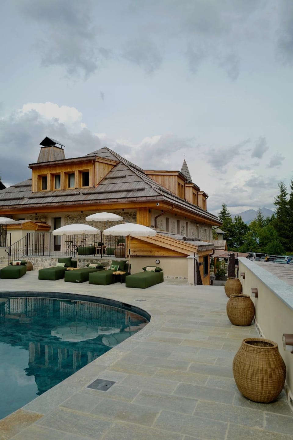 Property building, Swimming pool