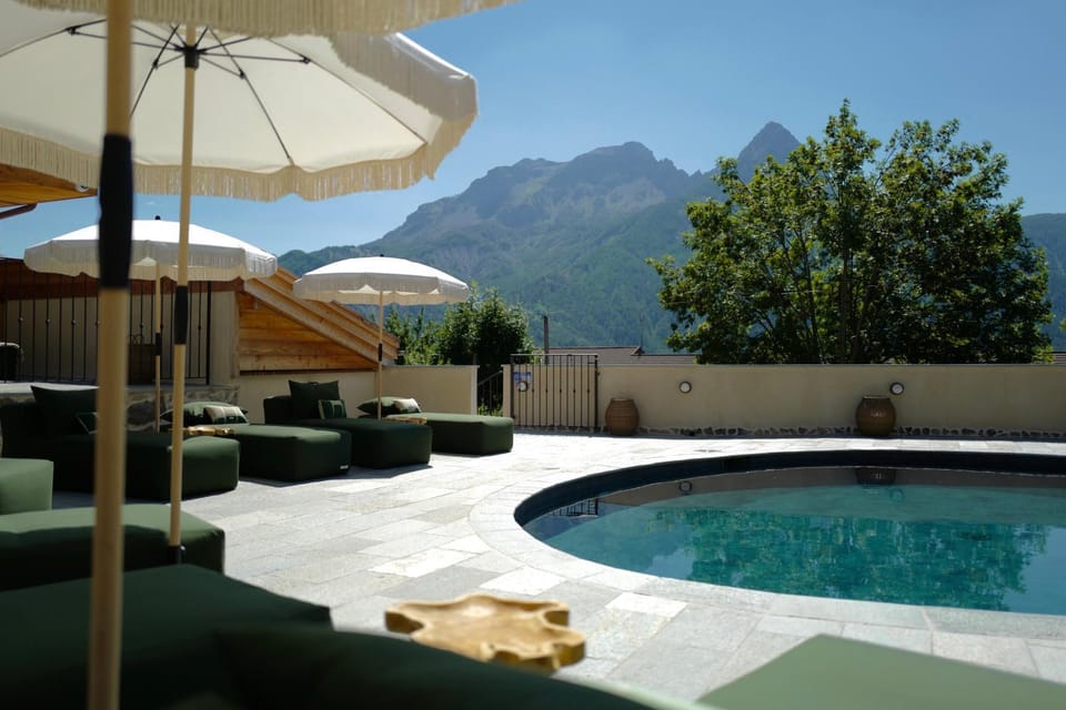 Patio, Natural landscape, Mountain view, Pool view, Swimming pool, Swimming pool, Open Air Bath, sunbed