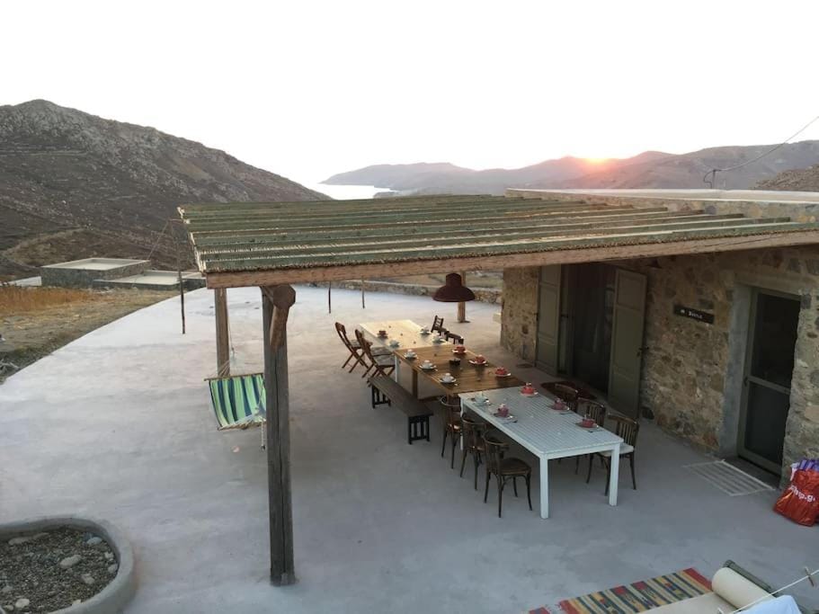 Property building, Patio, Natural landscape, View (from property/room), Balcony/Terrace, Dining area, Mountain view, Sunrise, Sunset