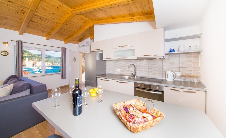 Dining area, Communal kitchen