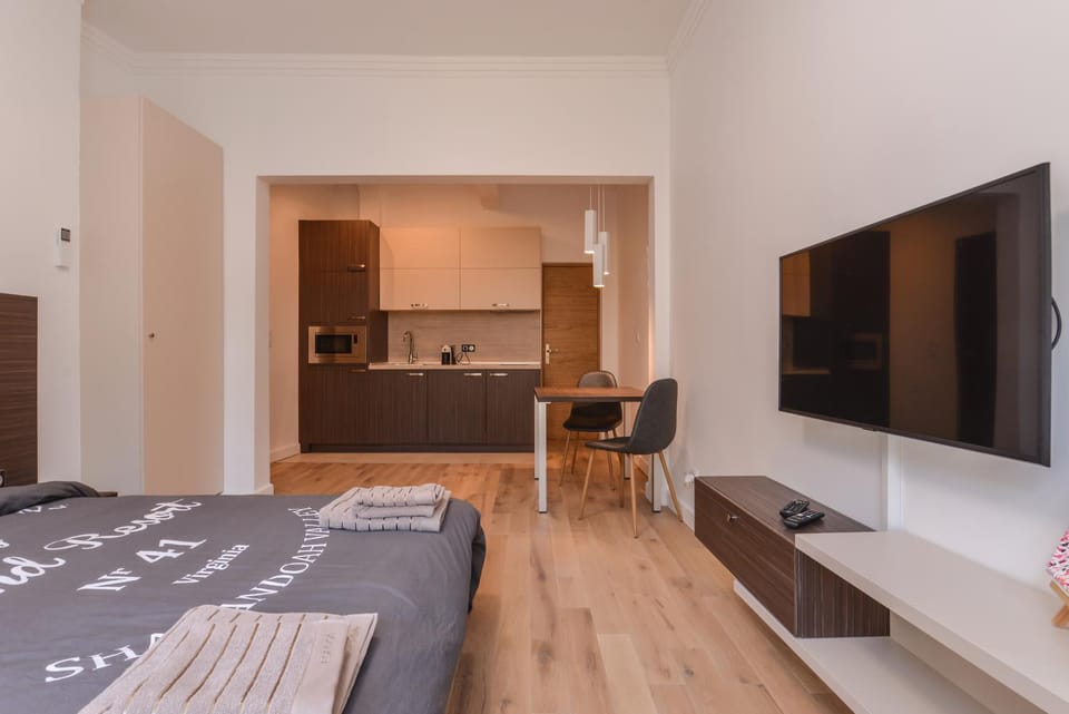 TV and multimedia, Kitchen or kitchenette, Dining area