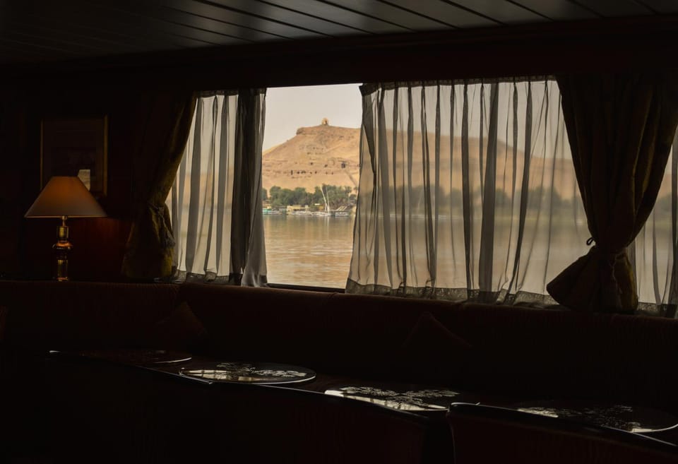 Communal lounge/ TV room, Lounge or bar, Lake view, Mountain view, River view, Alcoholic drinks