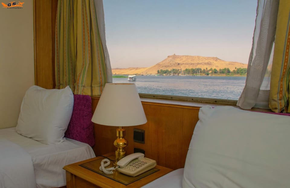 Natural landscape, Bedroom, Lake view, Mountain view, River view