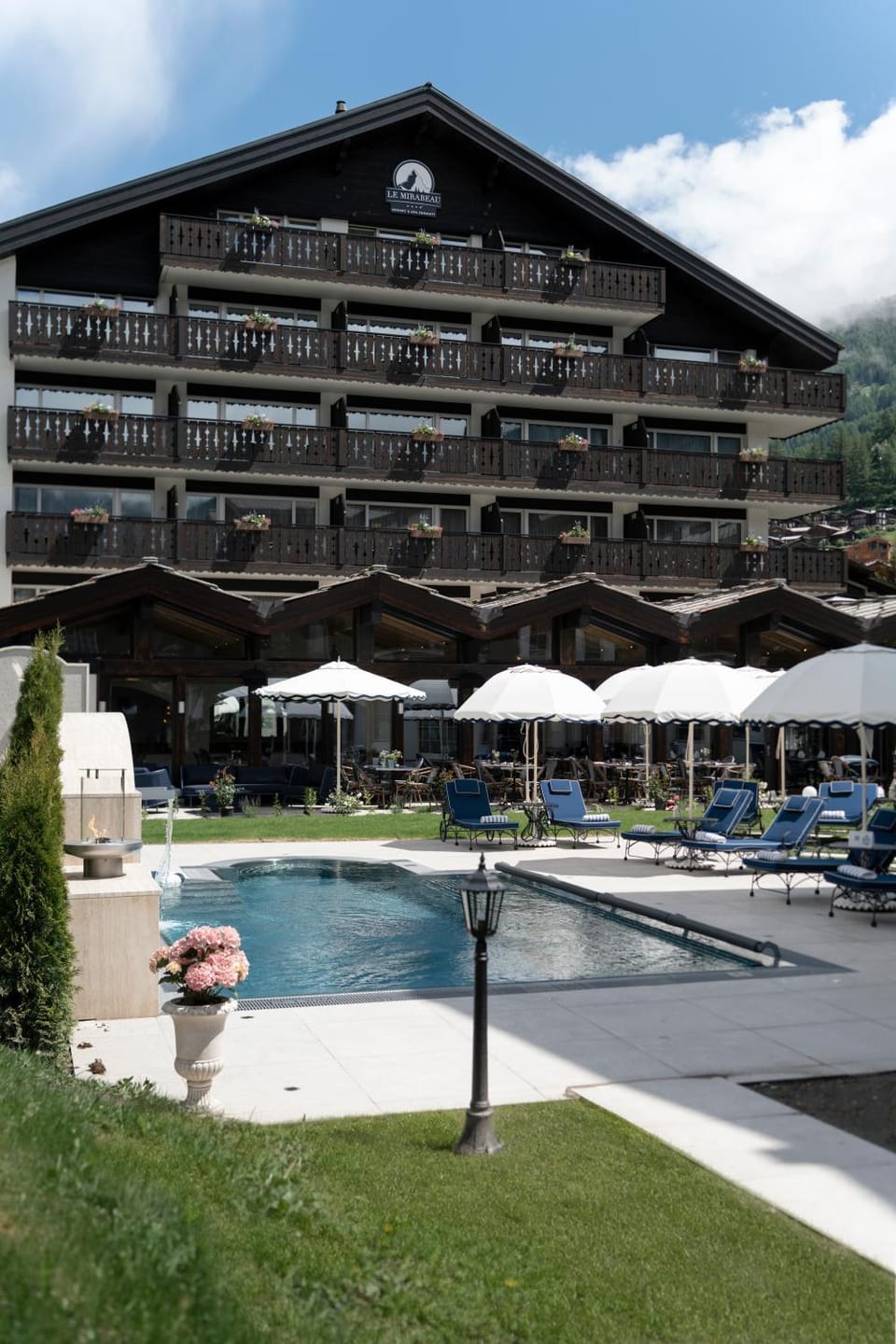 Property building, Garden, Spa and wellness centre/facilities, Swimming pool