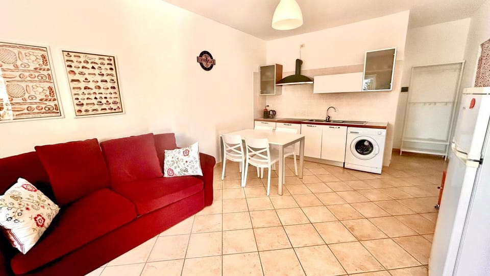 Kitchen or kitchenette, Seating area, Dining area, washing machine