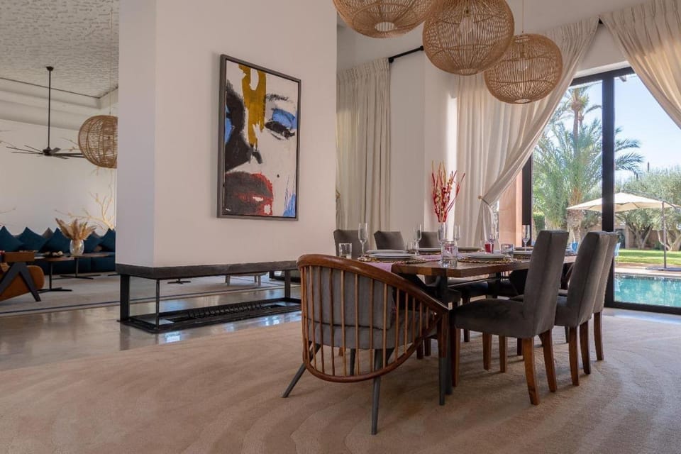 Living room, Seating area, Dining area
