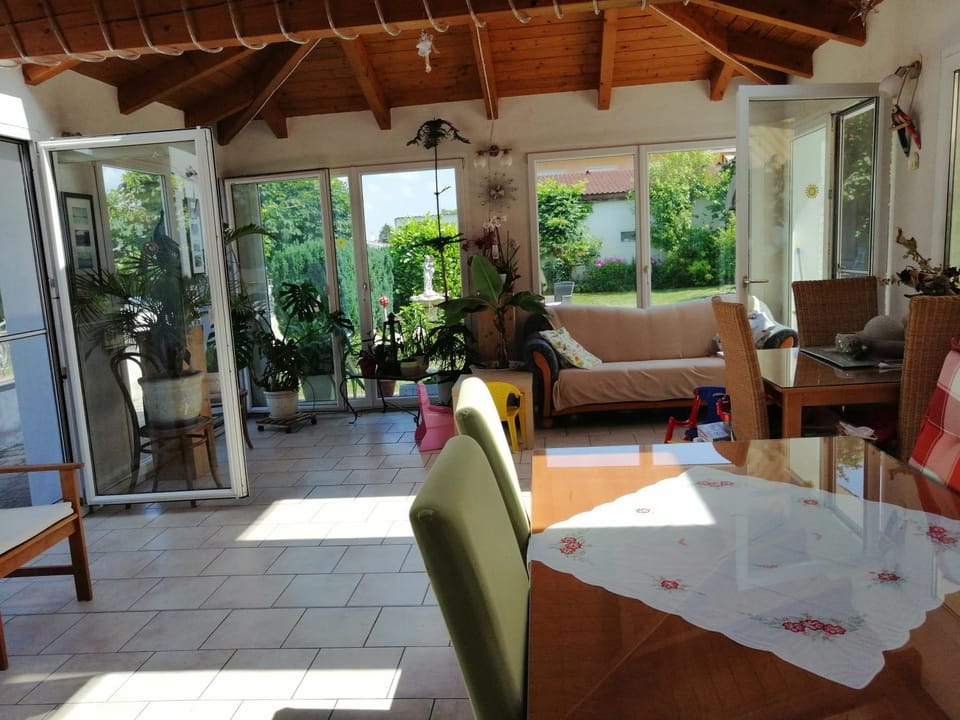 Patio, Activities, Decorative detail