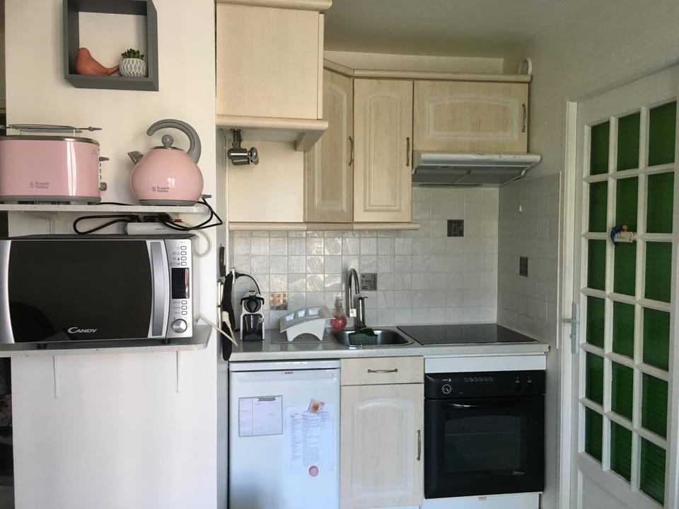 Coffee/tea facilities, Kitchen or kitchenette