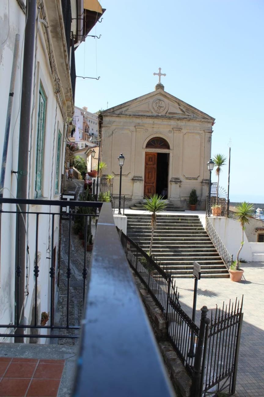 seaside room Bed and Breakfast in Scilla