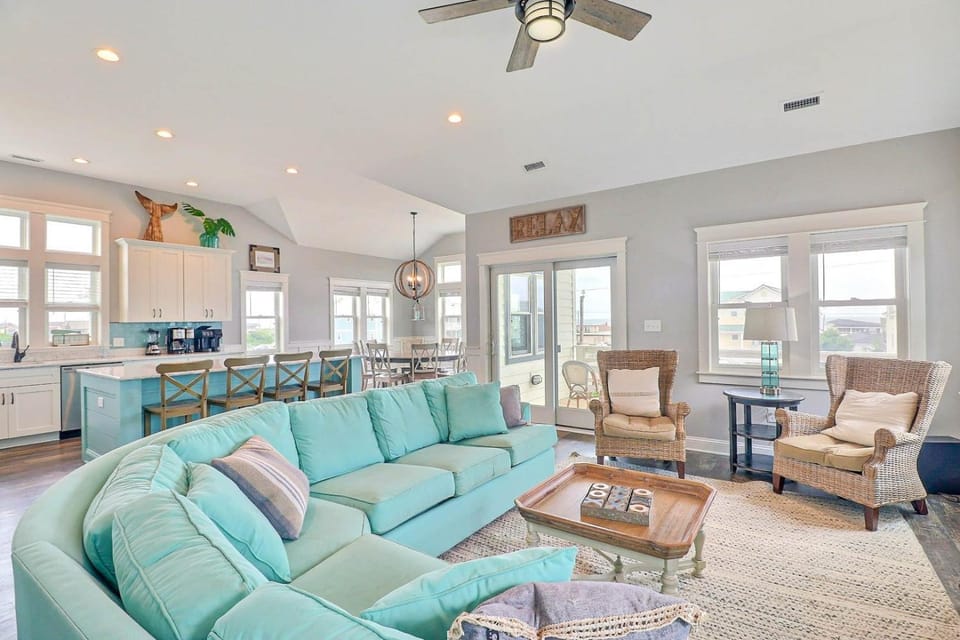 4059 - Bikinis Martinis House in Kitty Hawk