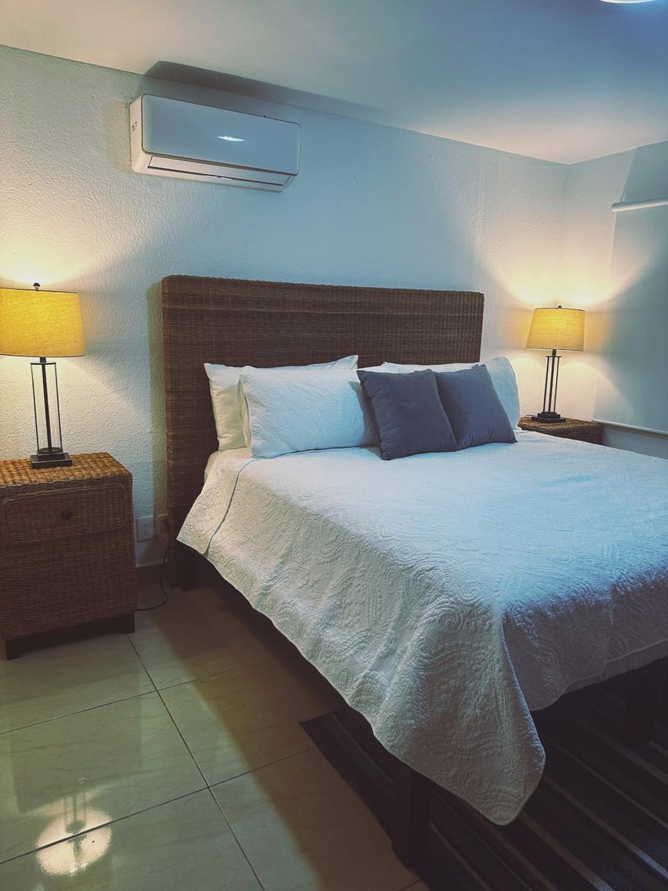 Bed, Photo of the whole room, Bedroom, air conditioner