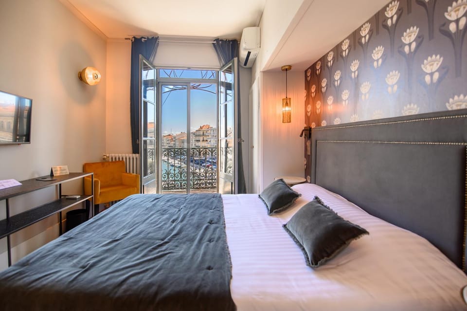 Balcony/Terrace, Photo of the whole room, Bedroom