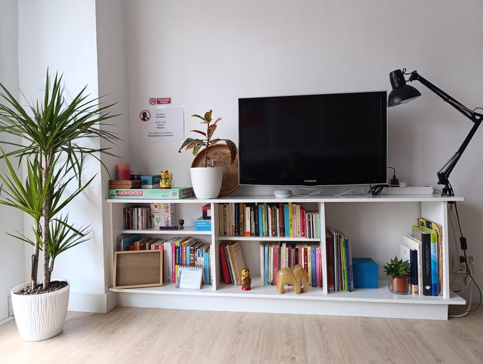 Communal lounge/ TV room