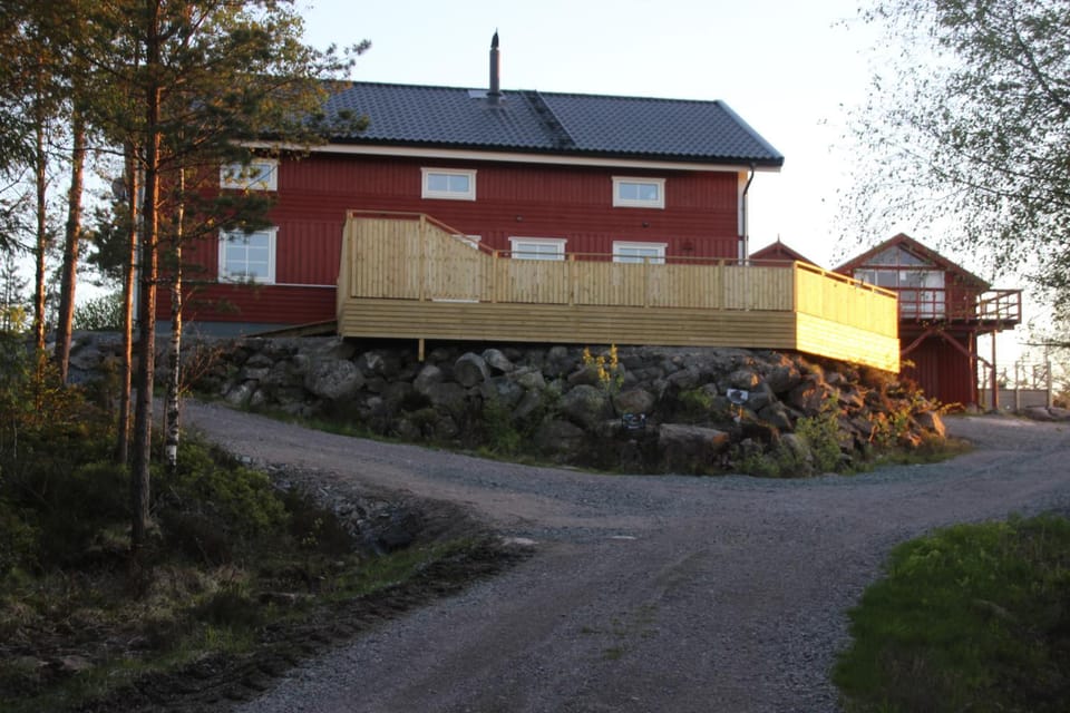 Property building, Natural landscape, Balcony/Terrace