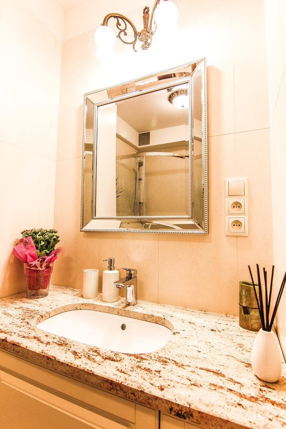 Shower, Toilet, Bathroom, Decorative detail