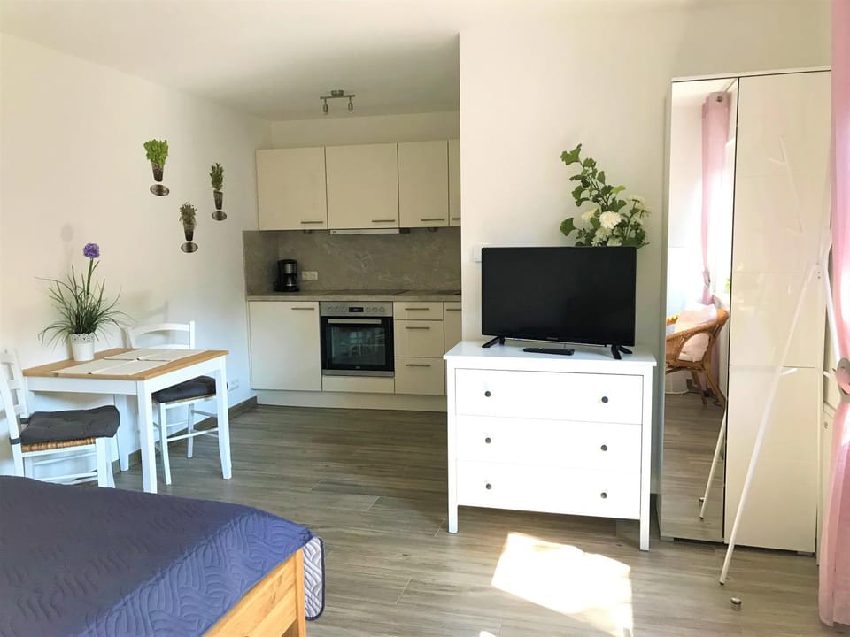 TV and multimedia, Kitchen or kitchenette, Dining area