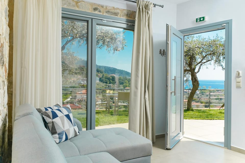 Day, Natural landscape, Balcony/Terrace, Sea view