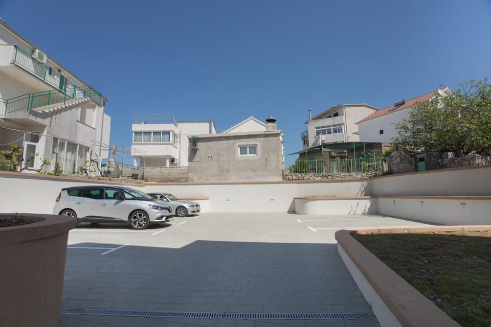 Property building, Patio, Neighbourhood
