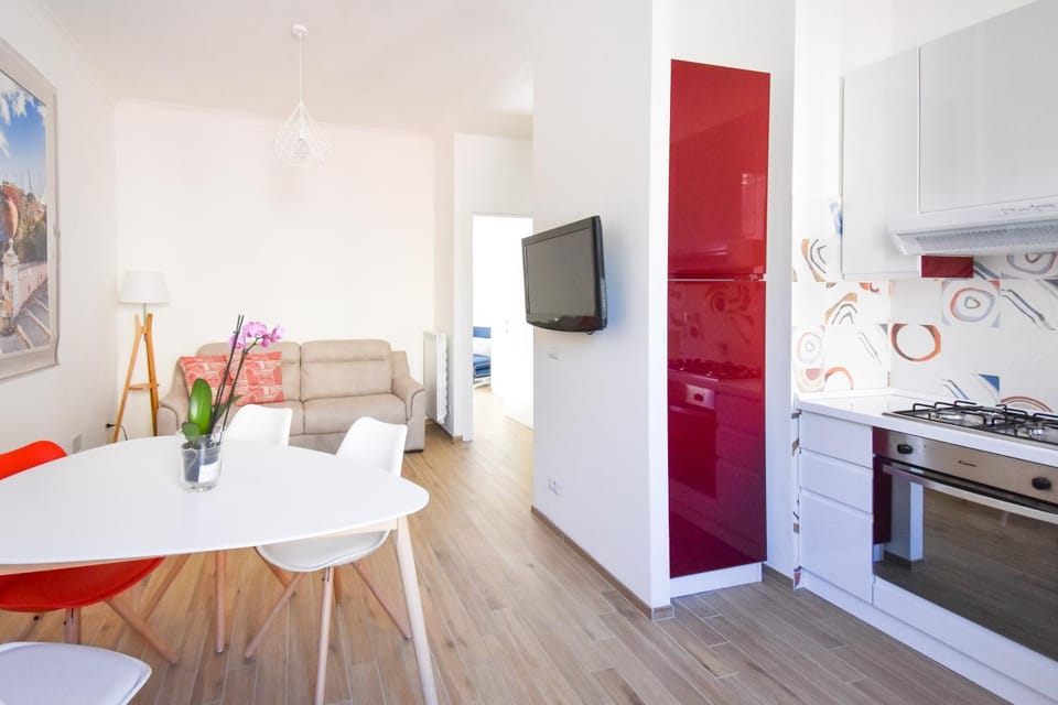 Kitchen or kitchenette, Living room