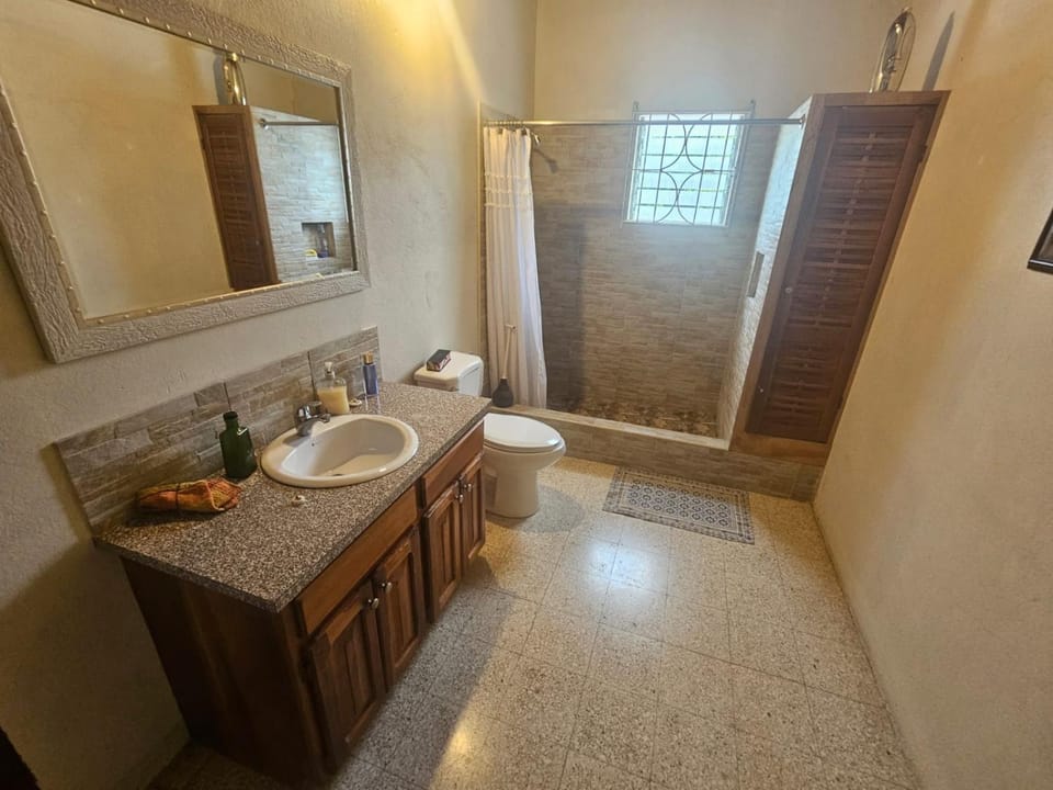 Suite Georgiana - Ensuite Double Bedroom, Cardiff Hall, Runaway Bay, One Mile to Beaches, 1 Hour From Montego Bay Airport Vacation rental in Runaway Bay