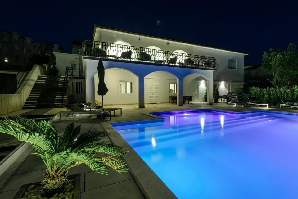 Villa Gala Apartment in Okrug Gornji