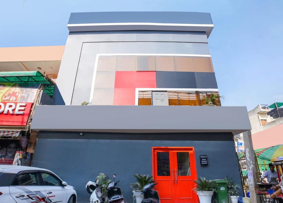 Facade/entrance