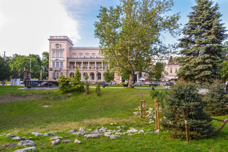 Nearby landmark, Garden
