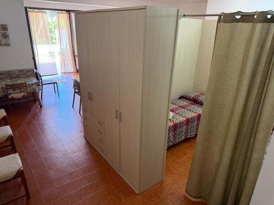 Bedroom, wardrobe