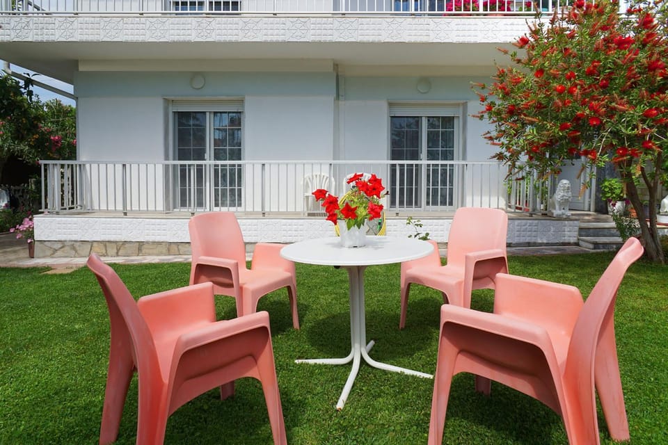 Patio, Facade/entrance, Garden