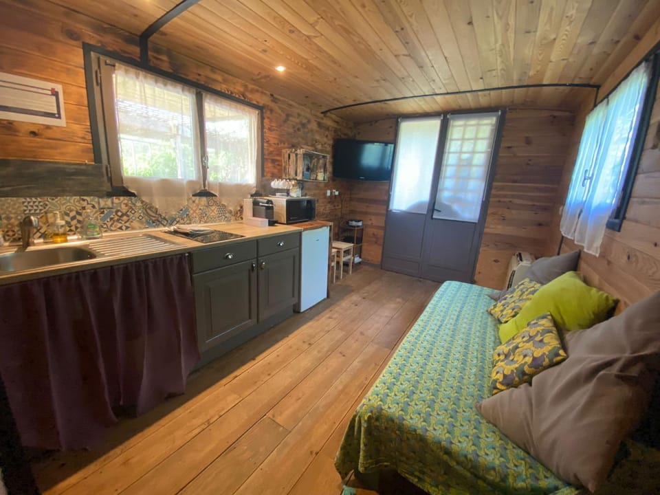 kitchen, air conditioner