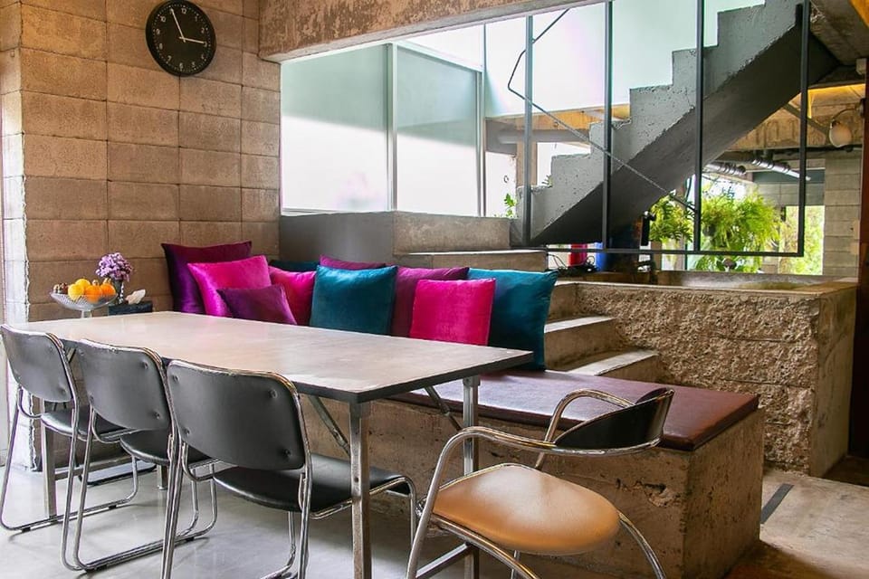 Seating area, Dining area