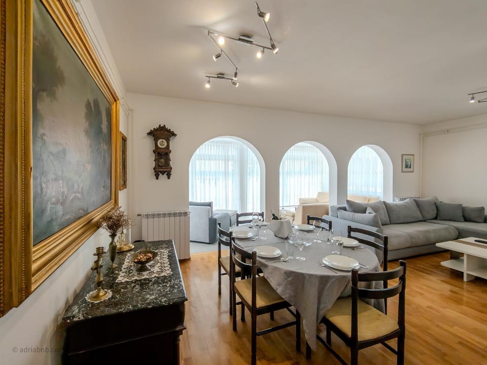 Living room, Seating area, Dining area