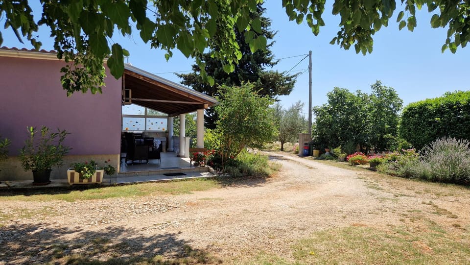Property building, Garden, Garden view, Parking