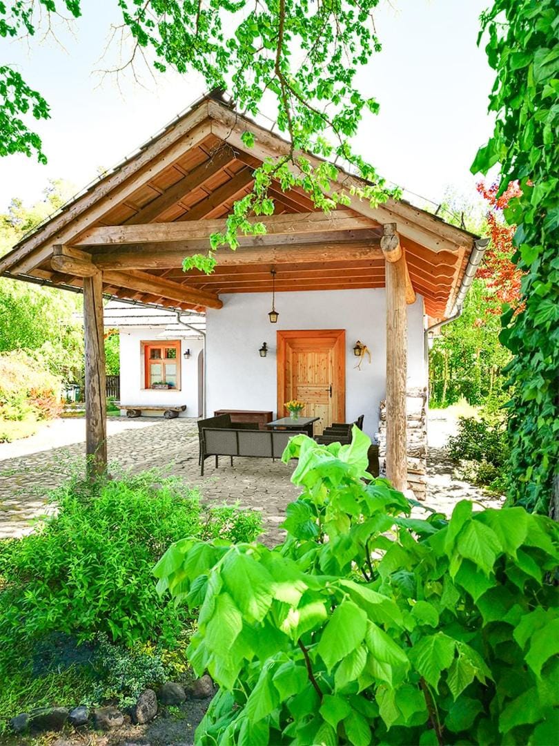 Property building, Spring, Day, Garden, Garden view