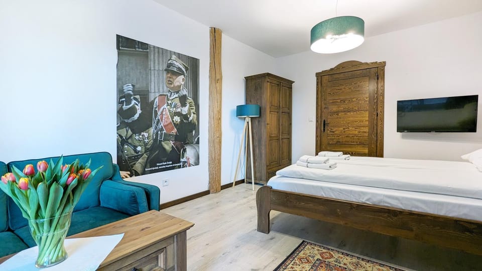 Communal lounge/ TV room, Bed, TV and multimedia, Photo of the whole room, Evening entertainment, Bedroom