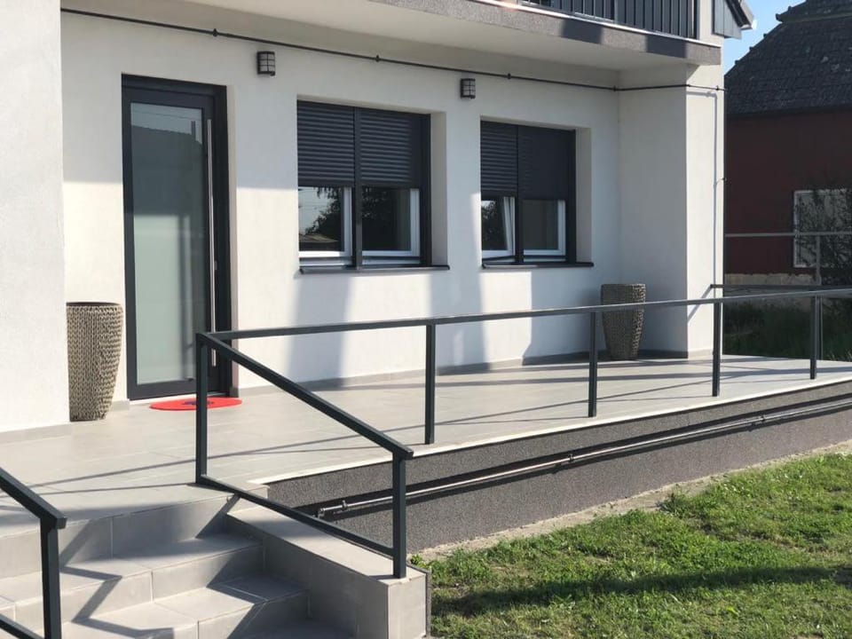 Patio, Facade/entrance, Balcony/Terrace