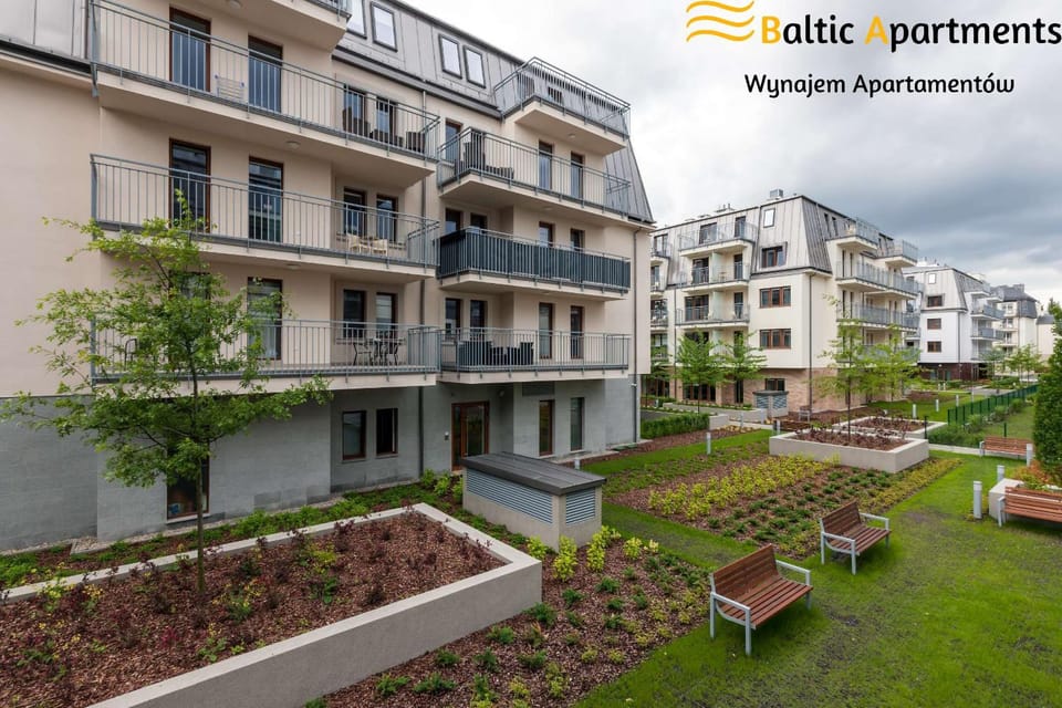 Property building, Day, Neighbourhood, Garden